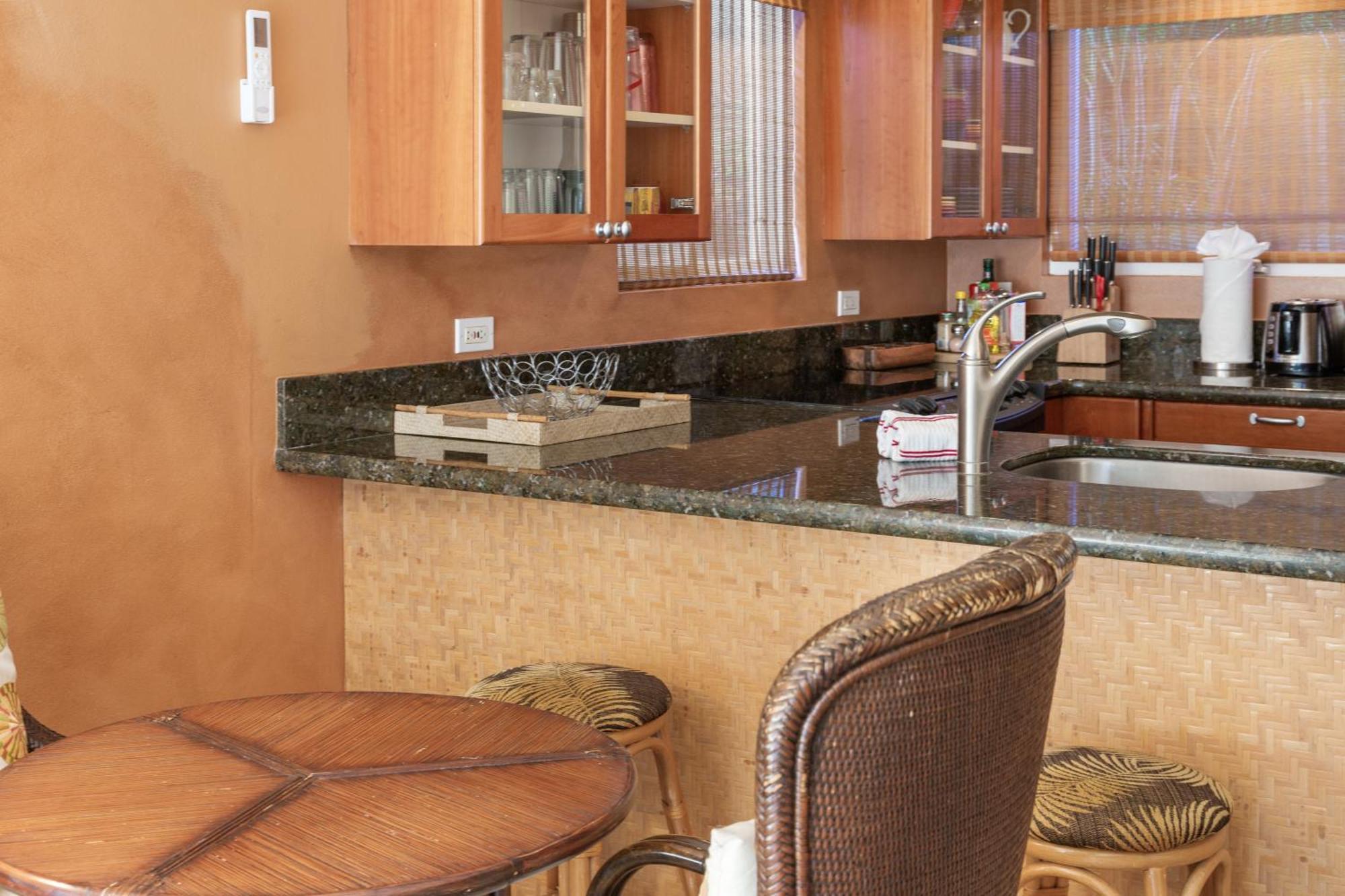 Orchid Suite, 1 Bedroom, Sleeps 4, Pool & Bbq, Pre-Renovation Summer Sale Kihei Exterior photo